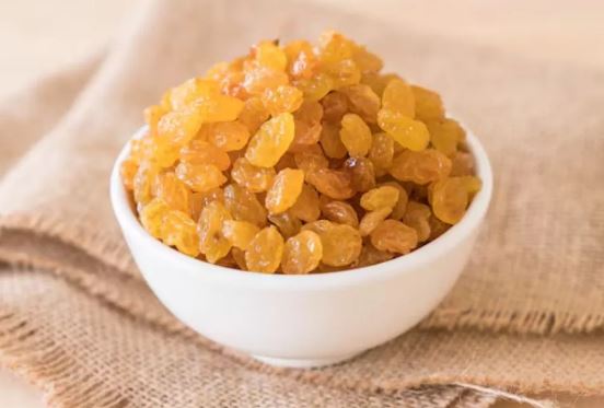 Photo of सर्दियों में भिगोई हुई किशमिश खाने से हड्डियां होती है मजबूत