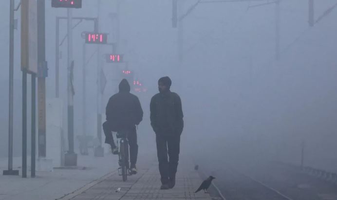 Photo of दिल्ली-यूपी में बढ़ी ठिठुरन, कश्मीर-हिमाचल में तापमान शून्य के नीचे; पंजाब में शीतलहर का येलो अलर्ट