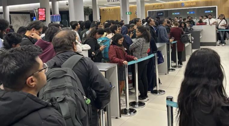 Photo of इस्तांबुल हवाई अड्डे पर फंसे सैकड़ों भारतीय, इंडिगो की फ्लाइट से आ रहे थे मुंबई