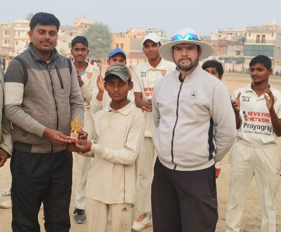 Photo of शिखर की बेहतरीन गेंदबाजी से 1st प्रयागराज U-14 प्रीमियम T20 लीग के चौदहवें मैच में स्टर्लिंग स्कूल 11 को मिली जीत