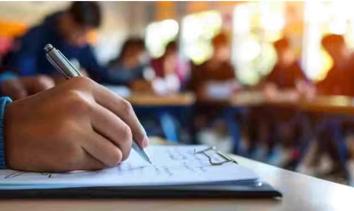 Photo of उत्तराखंड: अब सरकारी स्कूलों में कक्षा नौ की छात्राएं नहीं पढ़ पाएंगी गृह विज्ञान, गणित की गई अनिवार्य