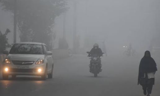 Photo of मौसम ने अचानक लिया यू-टर्न, घने कोहरे के साथ बढ़ी ठिठुरन; बारिश का अलर्ट…