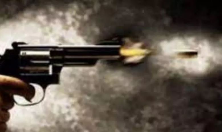 Photo of पाकिस्तान के पेशावर में दो गुटों के बीच गोलीबारी, 5 लोगों की मौत