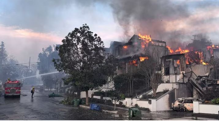 Photo of लाख कोशिशों के बाद भी क्यों नहीं बुझ रही लॉस एंजेलिस की आग?