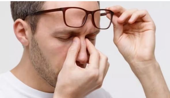 Photo of आंखों में होने वाली जलन या दर्द को भूलकर न करें अनदेखा