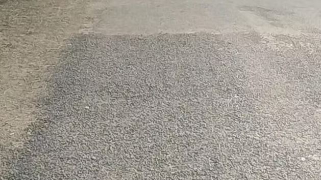 Photo of किरतान-खारिया रोड पर बीएंडआर ने लगाए पैचवर्क, तीसरे दिन ही उखड़े