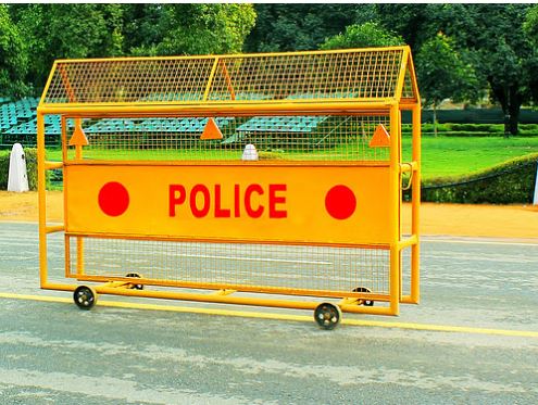 Photo of मुखर्जी नगर में वकील ने खुद को गोली मारकर खुदकुशी की, पत्नी के साथ चल रहा था तलाक का केस