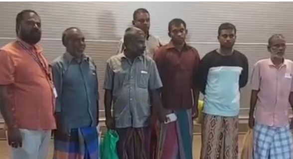 Photo of Sri Lanka की जेल से रिहा हुए छह भारतीय मछुआरे चेन्नई पहुंचे