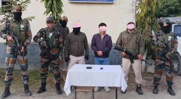 Photo of मणिपुर में दो उग्रवादी गिरफ्तार, 4 जिलों से बड़ी मात्रा में बरामद हुआ हथियार और गोला-बारूद