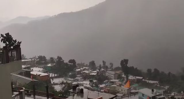 Photo of उत्तराखंड: पहाड़ से मैदान तक छाए बादल, बढ़ी ठिठुरन, कई जिलों में बारिश के आसार
