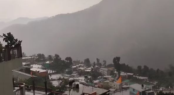 Photo of बिगड़े मौसम से गिरा तापमान, पहाड़ से मैदान तक बढ़ी ठंड, आज भी बारिश के आसार