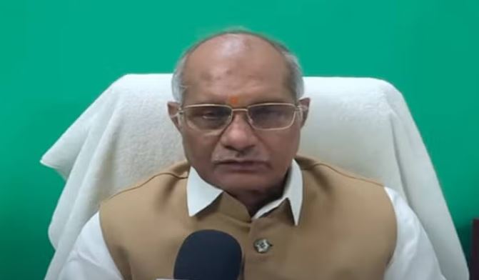 Photo of यूपी में गाय के गोबर से तैयार की जाएगी पूजा सामग्री, पशुधन मंत्री धर्मपाल सिंह ने की घोषणा