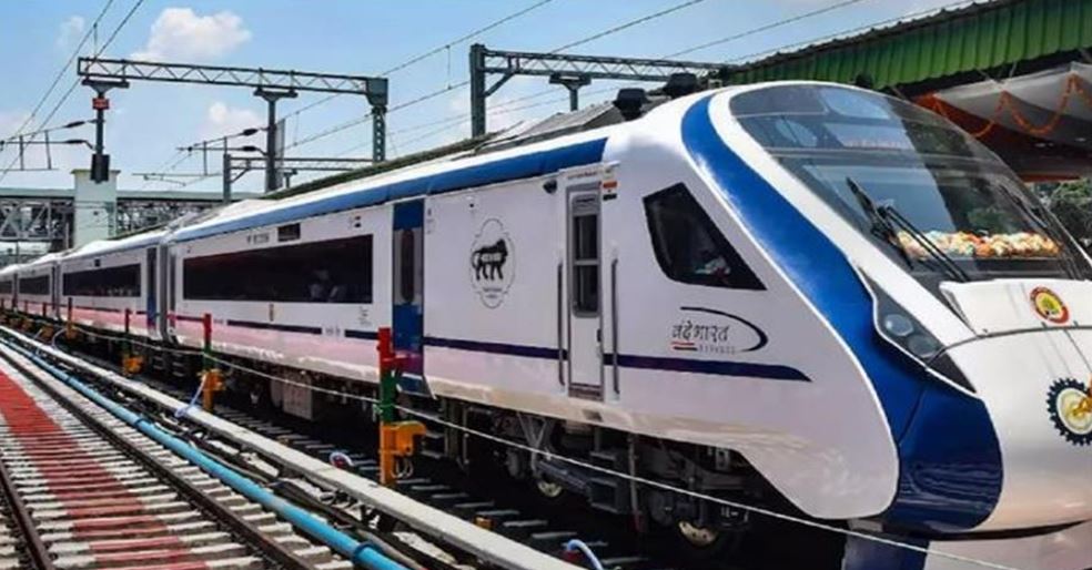 Photo of महाकुंभ यात्रियों के लिए बड़ी खुशखबरी! आज से चलेंगी स्पेशल वंदे भारत ट्रेन…