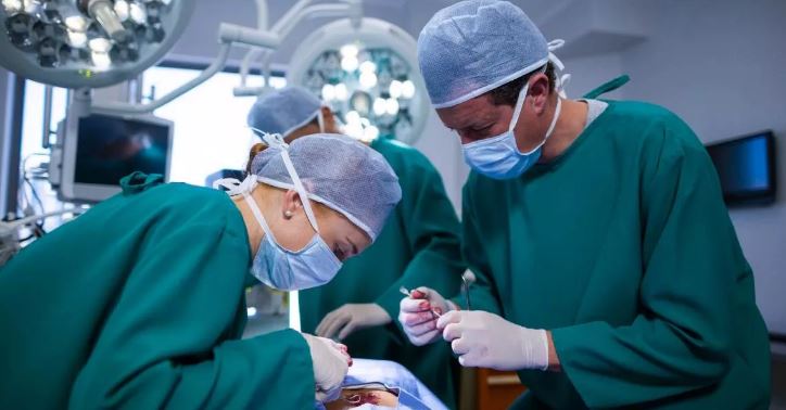 Photo of इंसान को लगाई गई सुअर की किडनी, सफल रहा प्रत्यारोपण