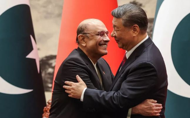 Photo of शी चिनफिंग के सामने जरदारी ने अलापा कश्मीर राग, मिला ये जवाब