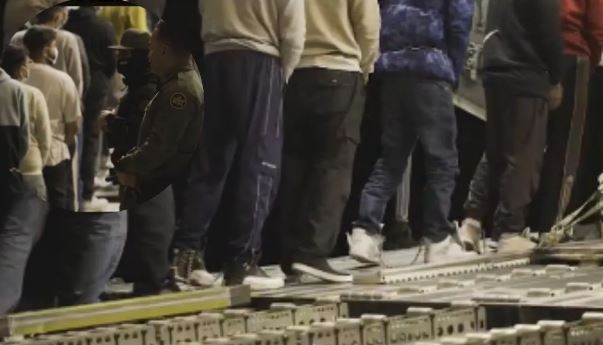 Photo of हाथों में हथकड़ी और पैरों में जंजीर बांधकर अवैध प्रवासी भारतीयों को वतन क्यों भेजा?