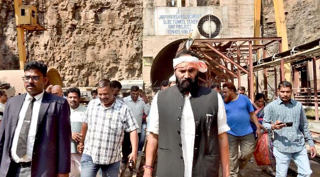 Photo of तेलंगाना में 48 घंटे से सुरंग में फंसे 8 मजदूर