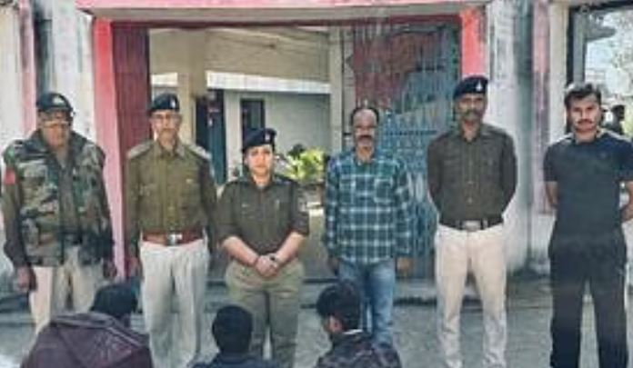 Photo of फिल्मी स्टाइल में दो अंधे मकान को रेकी कर अपने साथी के साथ मिलकर करते थे चोरी