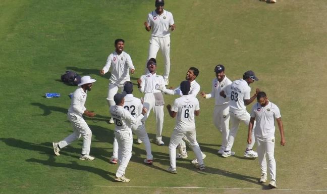 Photo of  74 साल में पहली बार, केरल की टीम ने रचा इतिहास; 2 रन की लीड से रणजी ट्रॉफी में कर दिया कमाल