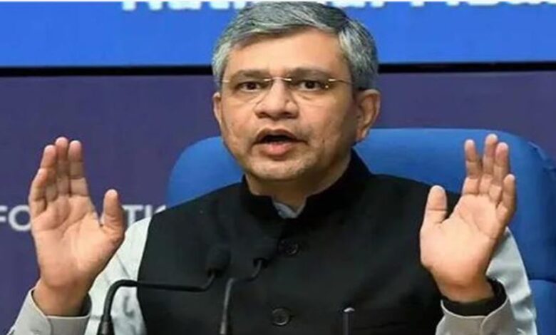 Photo of रेल मंत्री ने स्टेशन बंद होने की खबरों का किया खंडन