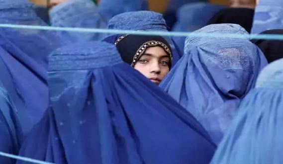 Photo of अफगानिस्तान में फंसी भारतीय महिला लौटी वापस; सुनाई आप बीती