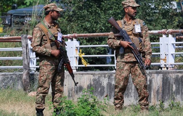 Photo of पाकिस्तानी सेना की खैबर पख्तूनख्वा में बड़ी कार्रवाई, टीटीपी के चार आतंकवादियों को किया ढेर