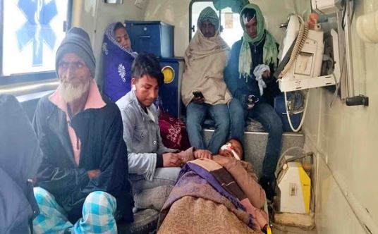 Photo of मोतिहारी में घना कोहरा बना जानलेवा, अज्ञात वाहन की टक्कर से ऑटो चालक की मौत, तीन यात्री घायल