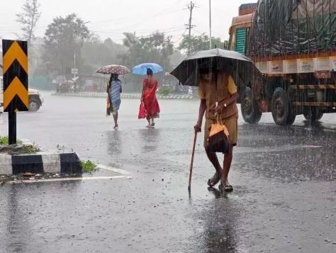 Photo of यूपी-उत्तराखंड समेत 14 राज्यों में बारिश का अलर्ट, यहां आंधी और ओले गिरने की चेतावनी