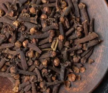 Photo of सिर्फ दांतों के ही नहीं, हड्डियों के दर्द की भी छुट्टी कर देगी लौंग