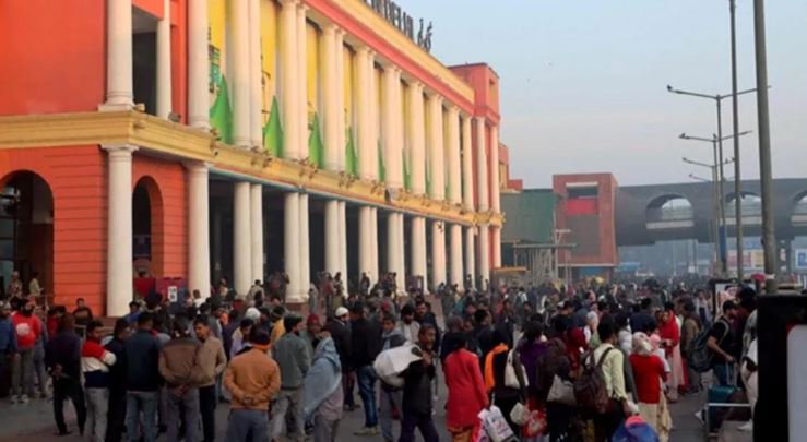 Photo of भीड़ से बचने के लिए देश के 60 रेलवे स्टेशनों पर नई व्यवस्था