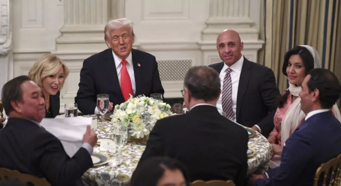 Photo of व्हाइट हाउस में ट्रंप की इफ्तार पार्टी पर मचा बवाल, गेस्ट लिस्ट देखकर भड़के अमेरिकी मुस्लिम
