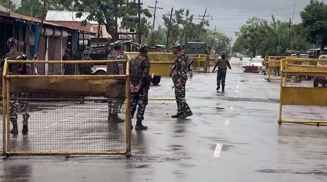 Photo of मणिपुर में सुरक्षाबलों का ज्वाइंट ऑपरेशन, भारी मात्रा में हथियार और गोला बारूद जब्त
