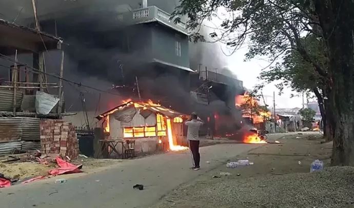 Photo of मणिपुर दौरे पर जाएंगे सुप्रीम कोर्ट के छह जज, राहत शिविरों का लेंगे जायजा