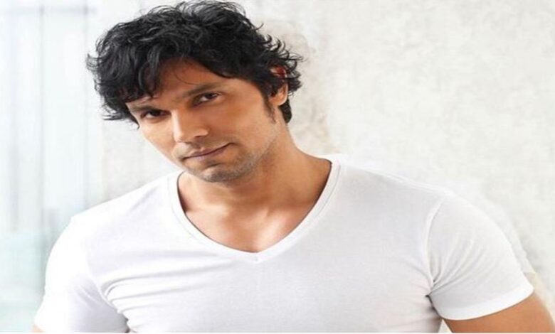 Photo of हरियाणा के धाकड़ एक्टर रणदीप हुड्डा की फिल्म को एक साल पूरा