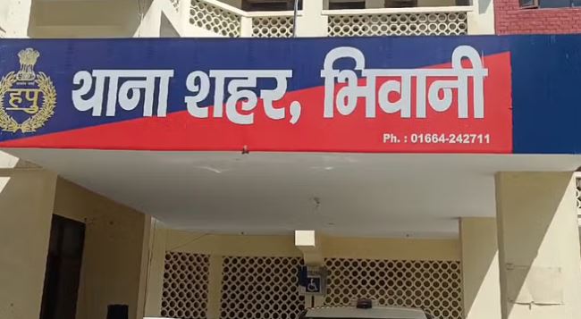 Photo of  हिस्ट्रीशीटर ने किया व्यापारी का अपहरण, ट्रांसफर कराए 65 हजार; पत्नी बोली-फोन पर रोने की आवाज आई