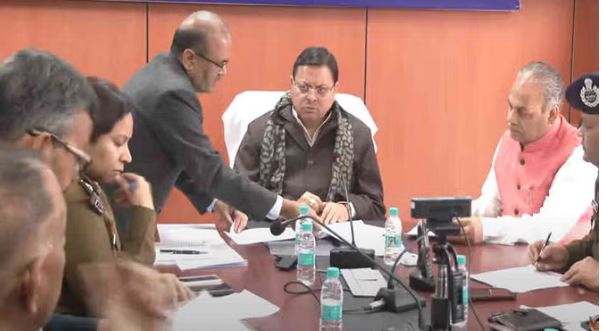 Photo of मोर्चे पर डटे सीएम धामी…आपदा परिचालन केंद्र पहुंचकर ली बचाव कार्यों की जानकारी