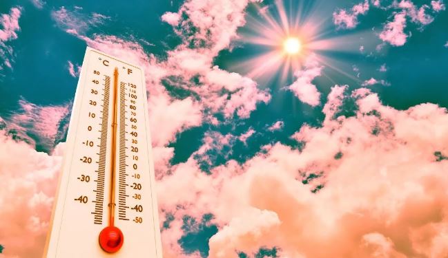 Photo of पहाड़ों पर होगी बारिश, मैदानी इलाकों में गर्मी बरपाएगी कहर; मौसम विभाग ने जारी की चेतावनी