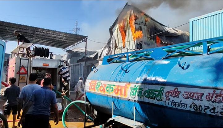 Photo of मसाला फैक्ट्री में धमाके के साथ लगी भीषण आग
