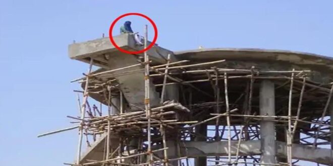 Photo of 100 फीट ऊंची निर्माणाधीन टंकी पर चढ़कर महिला ने किया भारी हंगामा