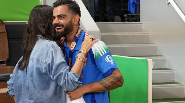 Photo of दौरे के दौरान परिवार को साथ रखने के पक्ष में हैं कोहली, बोले- अकेले बैठकर उदास नहीं रह सकता