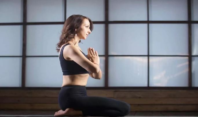 Photo of देर रात तक उल्लू की तरह जागते हैं? सोने से पहले कर लें 5 योगासन