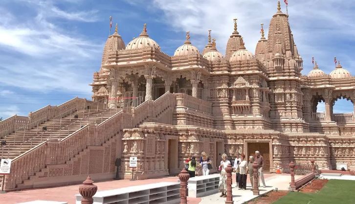 Photo of  ‘हिंदुओं वापस जाओ…’, कैलिफोर्निया के मंदिर में तोड़फोड़; दीवारों पर लिखे भारत विरोधी नारे