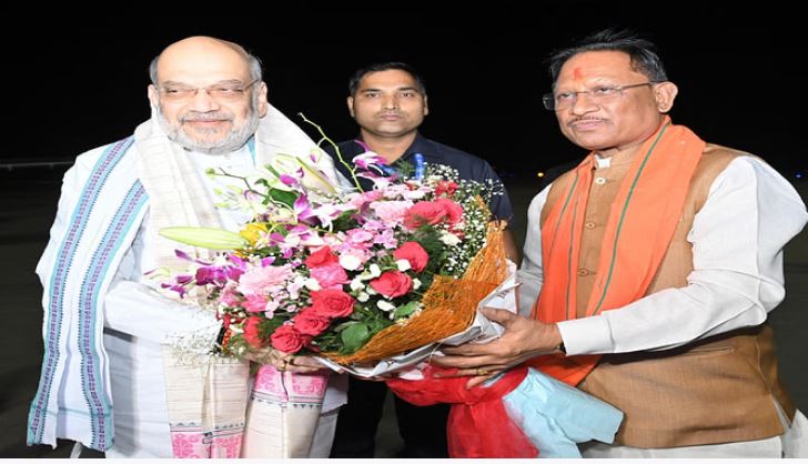 Photo of छत्तीसगढ़ दौरे पर केंद्रीय गृहमंत्री अमित शाह: सीएम साय समेत इन सीनियर नेताओं ने गर्मजोशी के साथ किया स्वागत!