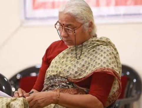 Photo of मेधा पाटकर निजामुद्दीन रेलवे स्टेशन से गिरफ्तार, कोर्ट ने जारी किया था गैर-जमानती वारंट