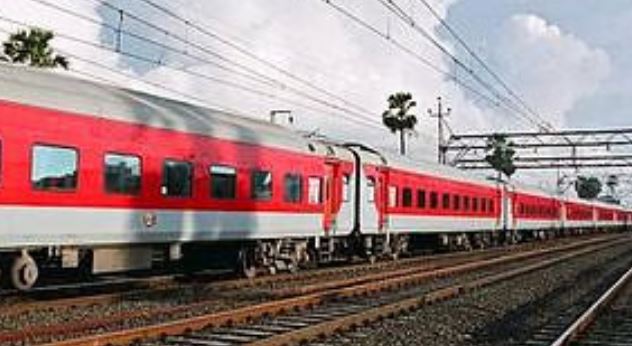 Photo of जबलपुर से होकर कानपुर-बेंगलुरु के बीच चलेगी साप्ताहिक स्पेशल ट्रेन, किन स्टेशनों पर होगा ठहराव