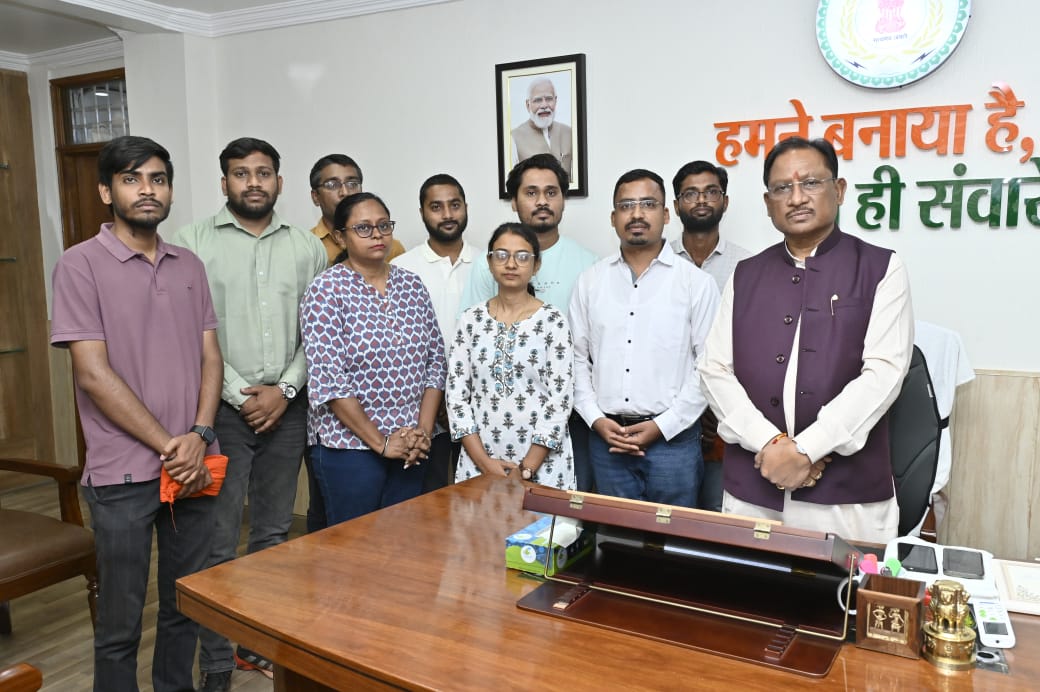 Photo of साय से मिलने के बाद बीएड प्रशिक्षित बर्खास्त सहायक शिक्षकों ने आन्दोलन किया खत्म