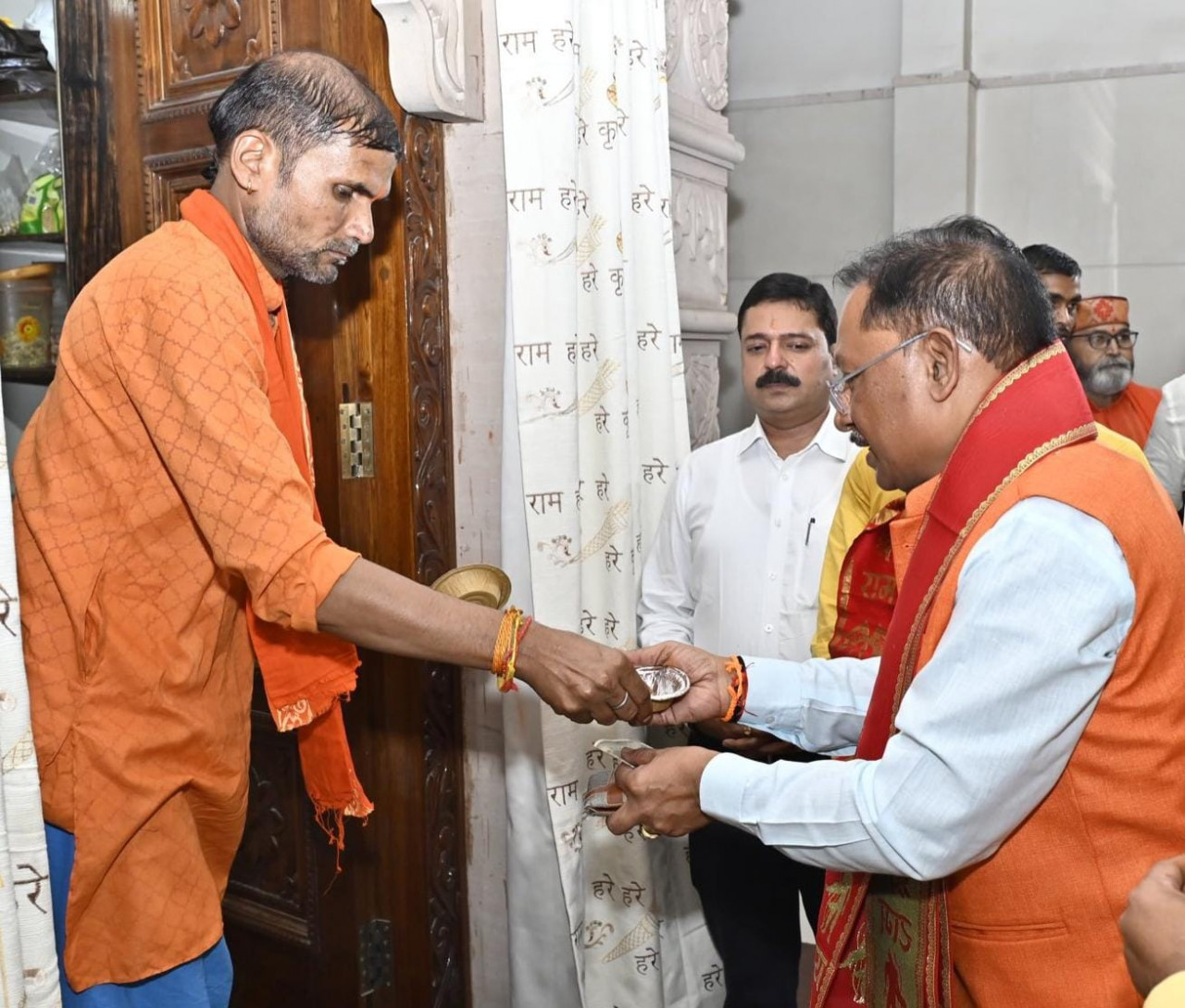 Photo of साय ने रामनवमी पर श्रीराम मंदिर में की पूजा-अर्चना