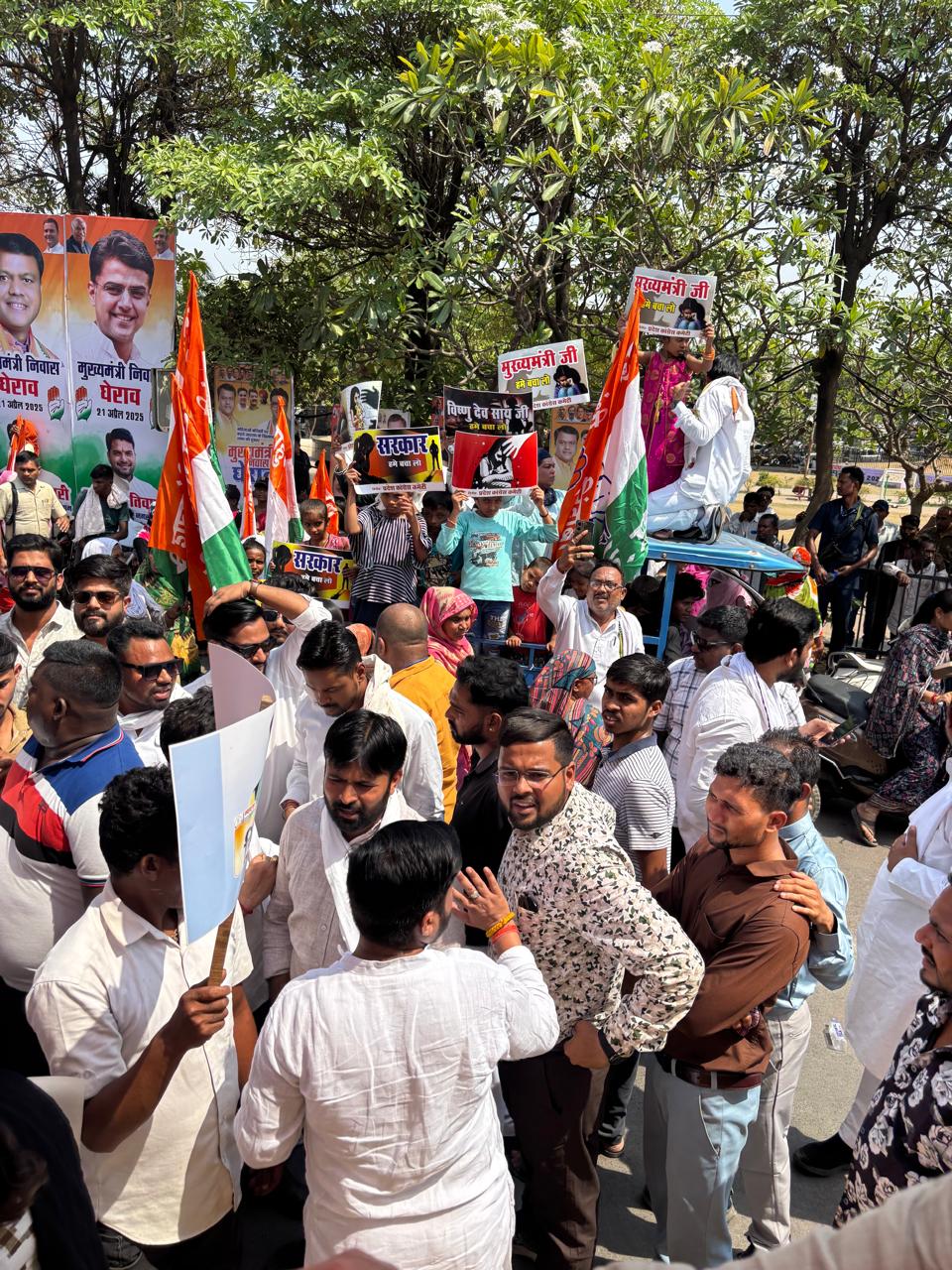 Photo of महिलाओ के प्रति बढ़ते अपराध को लेकर कांग्रेस ने किया मुख्यमंत्री निवास का घेराव