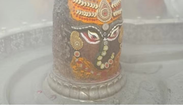 Photo of इंदौर: भस्म आरती में श्री गणेश स्वरूप में श्रृंगारित हुए बाबा महाकाल