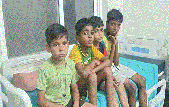 Photo of दो गुटों में फायरिंग के बाद हड़कंप, घरों के बाहर खेल रहे पांच बच्चे जख्मी; लोगों में रोष